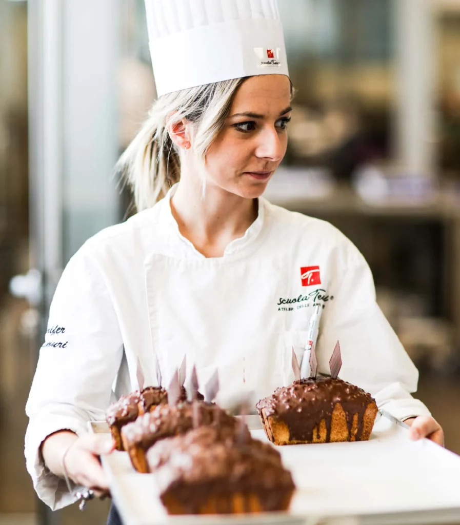 Studentessa del corso di pasticceria