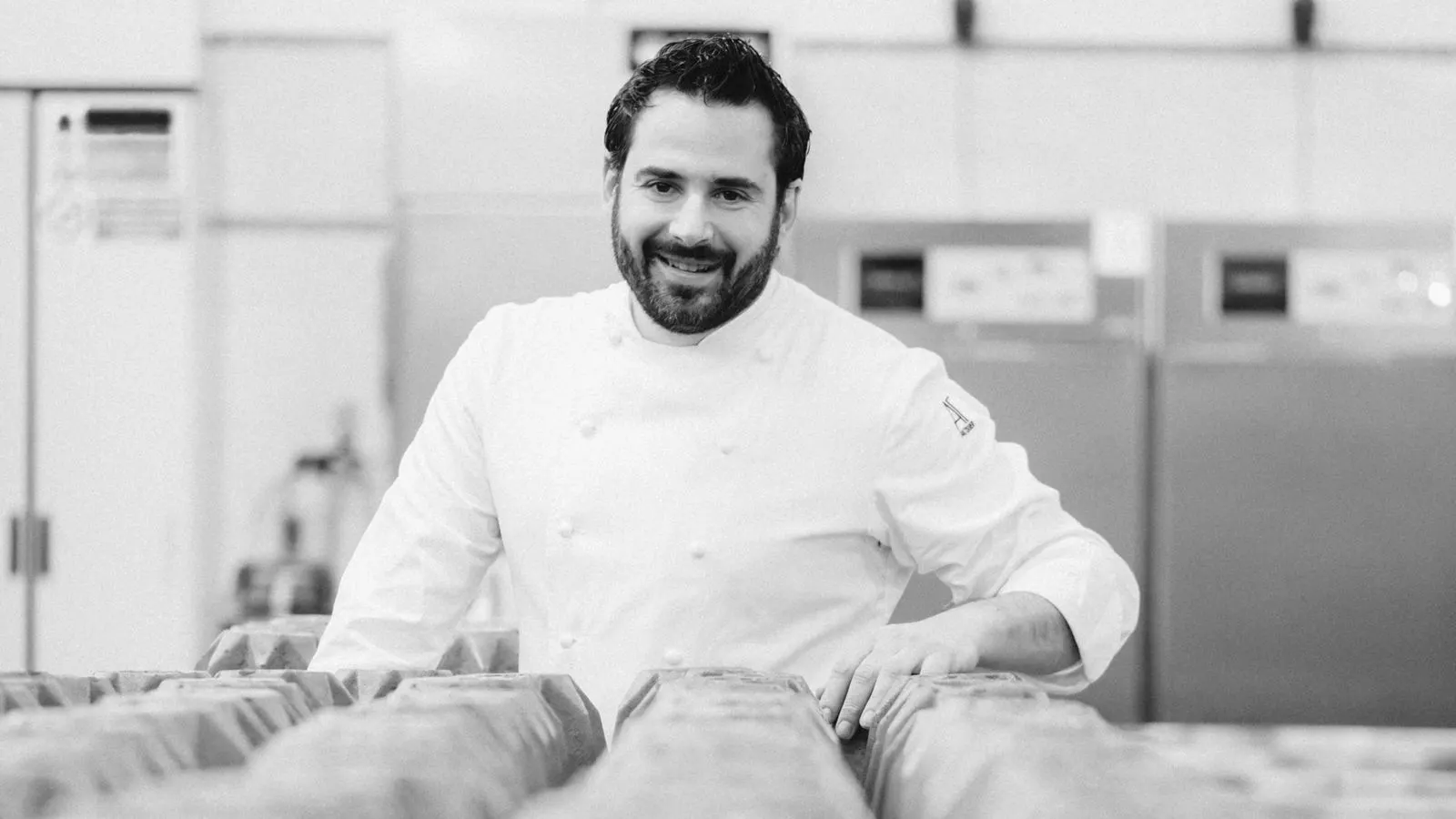 Andrea Tortora nel laboratorio dei pandori